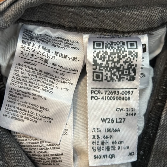 Gently used Levi’s Ribcage Straight Ankle Size 26 jeans. - Picture 9 of 10